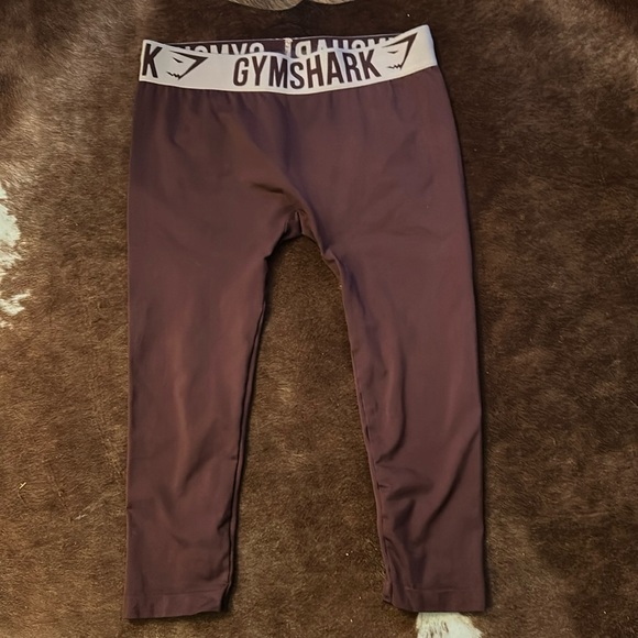 GymShark Women’s Cropped Leggings Size XS Waistband Logo Burgundy Purple - Picture 1 of 4
